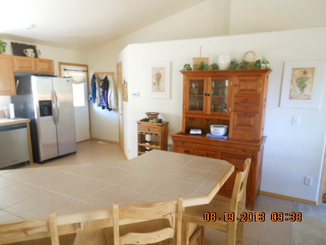breakfast bar! bring around the family and guests to for a hot meal and warm conversation.