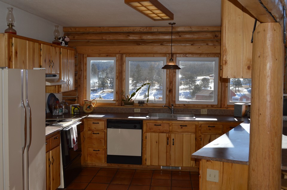 spacious kitchen rustic look kitchen offers plenty of work space.